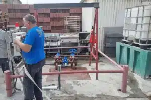 התקנה של עובדי סליל המנוע באתר תעשייה אצל הלקוח- התקנת מערכת משאבות מים כפולה