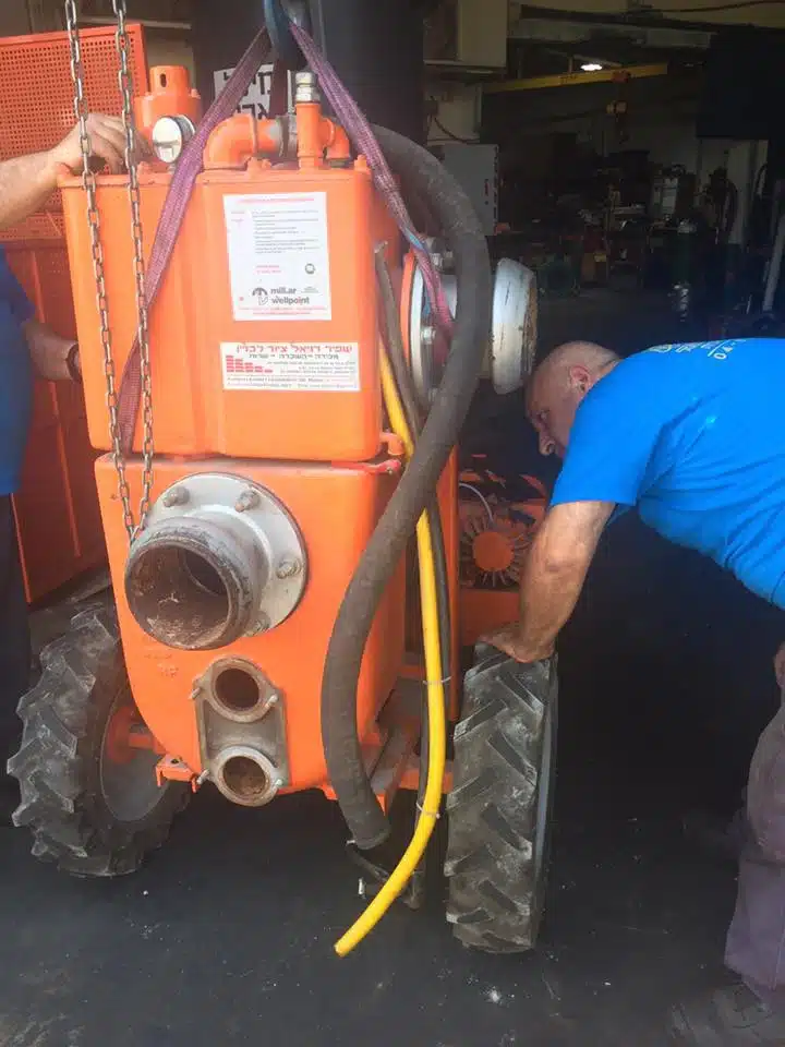 תיקון של עובד בסליל המנוע של מערכת שינוע נוזלים